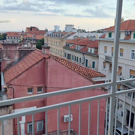 Room With Private Toilet And Balcony In City Center In Shared Apartment Сплит Экстерьер фото